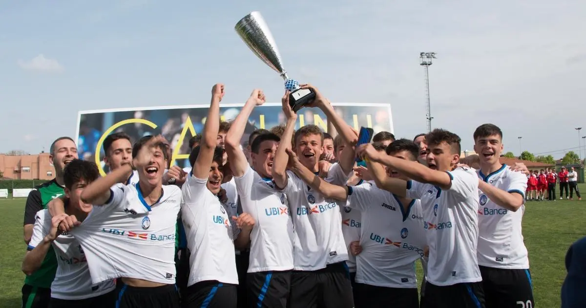 Giorgio Scalvini lifts the 2019 Gallini Cup trophy